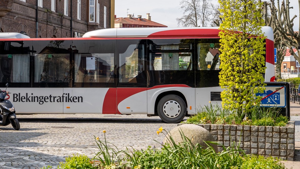 Blekingetrafikens buss i Sölvesborgs stadskärna.